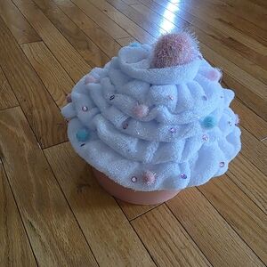 Whimsical White Cupcake Box